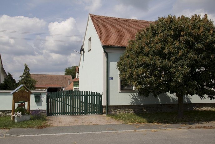 Zum 3-Maderl-Haus Eberau Austria thumbnail