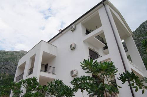 Villa Risan Apartments