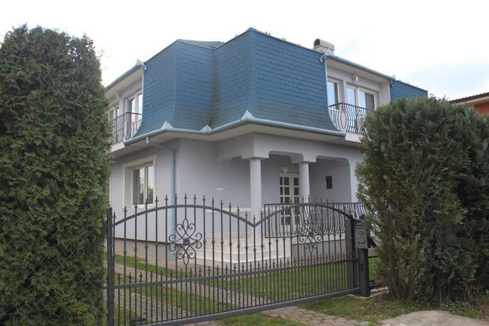Orwa apartmanok - Fenyofa koz