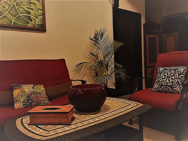 El Roble Hotel