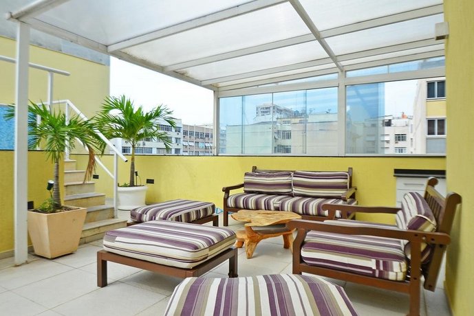 Spacious Penthouse Duplex Arpoador