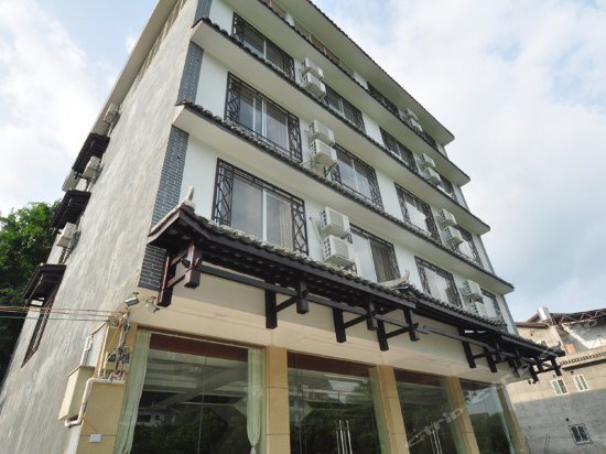 Monai Art Theme Hotel