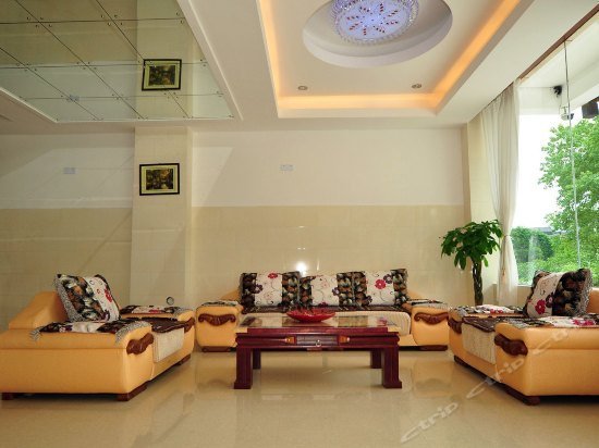 Monai Art Theme Hotel