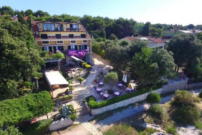 Rooms Figarola