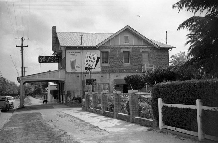 Palm and Pawn Tavern Motor Inn Bistro