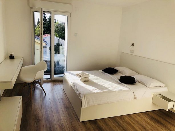 Rocky Beach Rooms