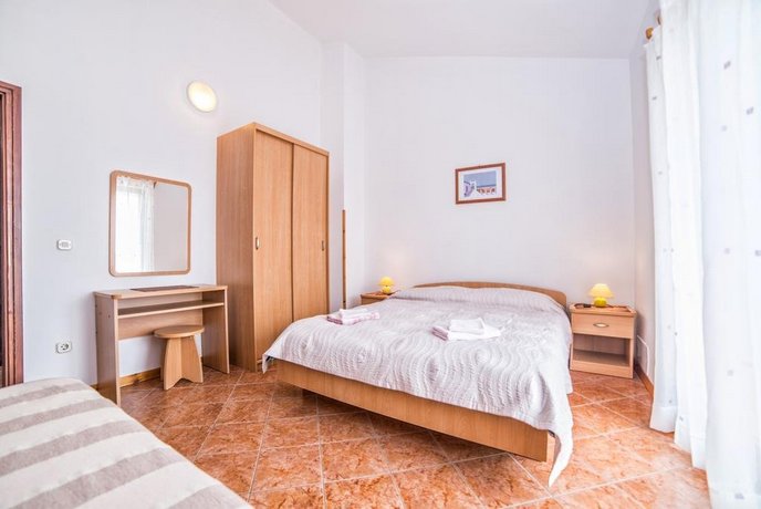 Apartments Banko 7