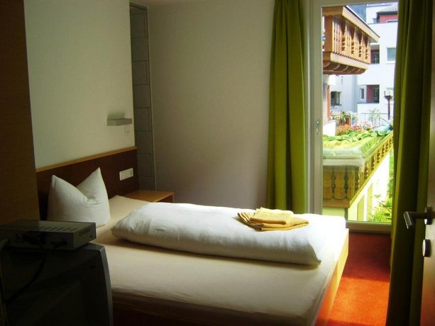 Almandin Apartments