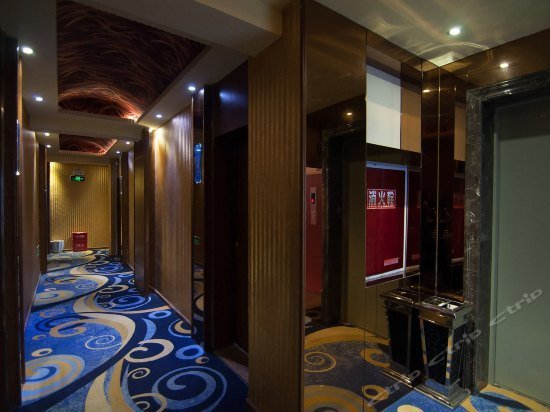 君悦三江主题酒店(绵阳南湖汽车站店)