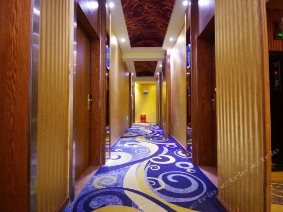 君悦三江主题酒店(绵阳南湖汽车站店)