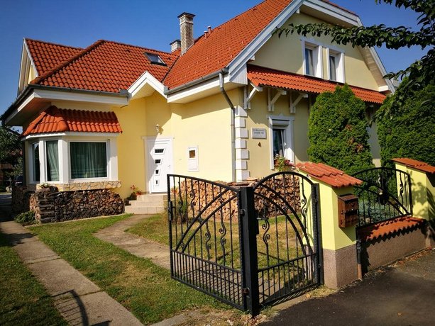 Kovacs Vendeghaz Buk