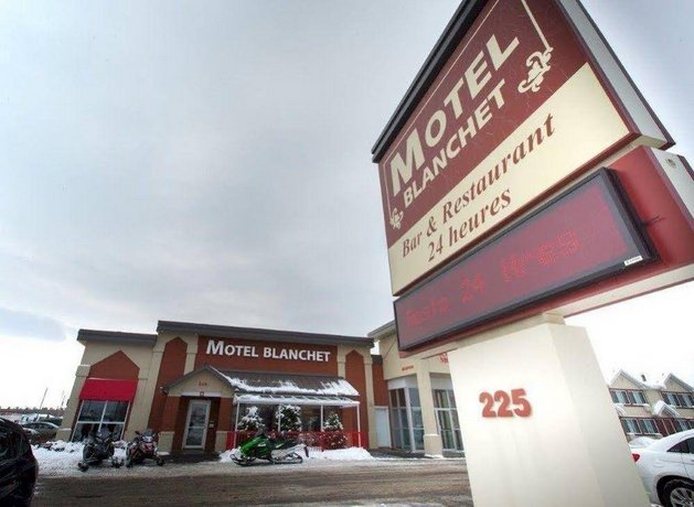 Hotel Motel Blanchet Village Quebecois d'Antan Canada thumbnail