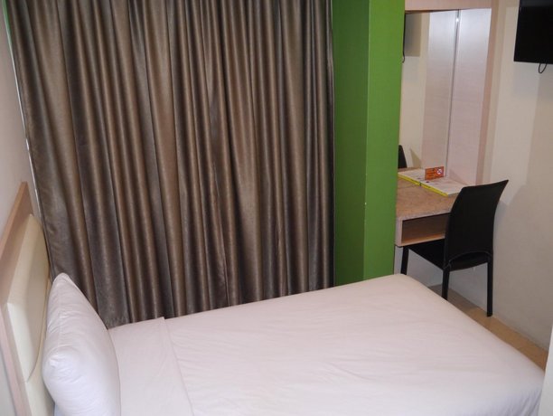 OYO 44114 Hotel 916