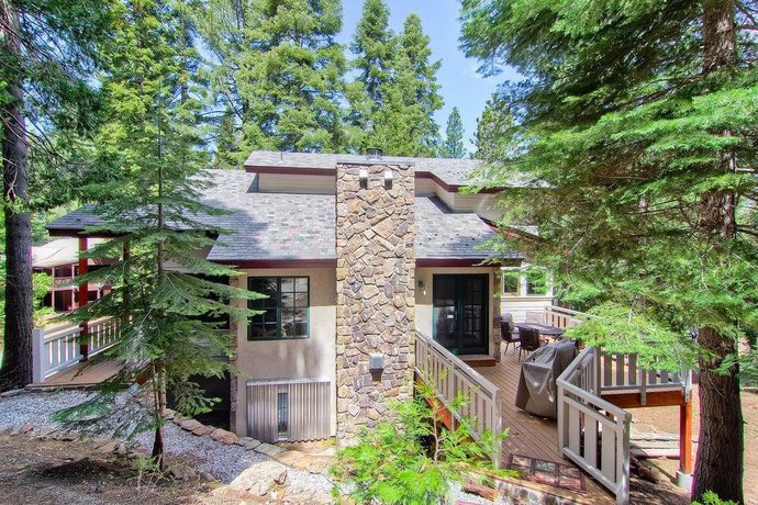 Yosemite's Scenic Wonders - 6BR/4BA Tri-Level Home