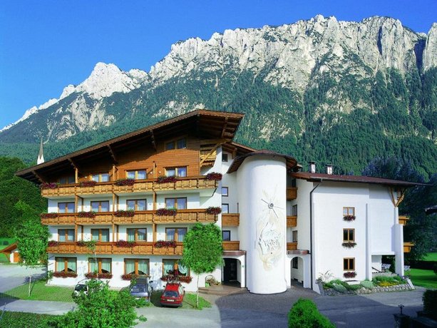 Kaiser Hotel Ebbs Raritatenzoo Ebbs Austria thumbnail