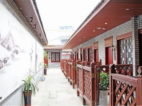 Feicui Huangguan Hotel