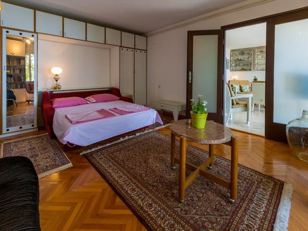 Vaho Holiday Home