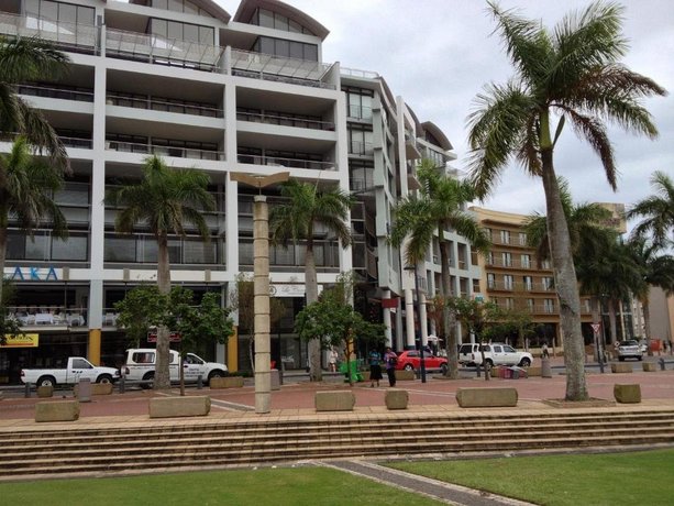 12 Palm Boulevard