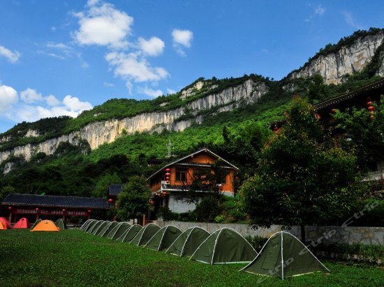 Nanjiang Daxiagu Holiday Hotel