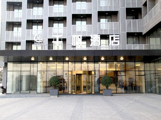Sails Hotel