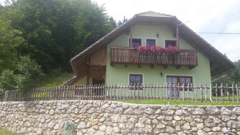 Vaznik Farm House Apartments