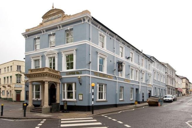 The Queen's Hotel Wetherspoon