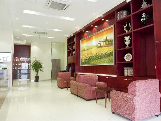 Hanting Express Shanghai Daning Lingshi Park