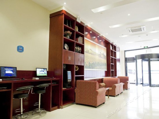 Hanting Express Shanghai Daning Lingshi Park