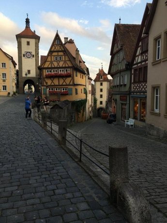 Hocher Hotel & Cafe
