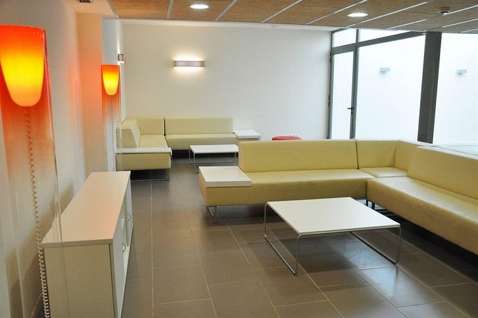 Residencia Manuel Agud Querol Centro Adscrito a la REAJ