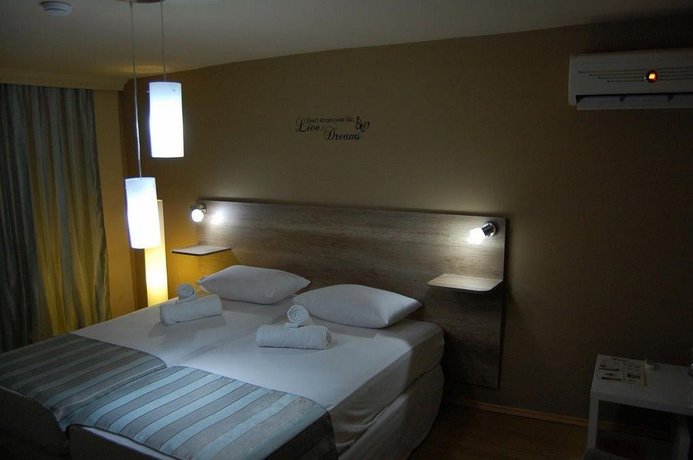 Plaza La Rooms and Spa