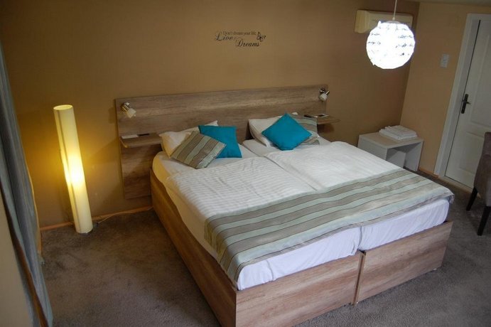 Plaza La Rooms and Spa