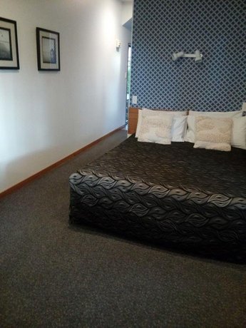 Four Peaks Motel