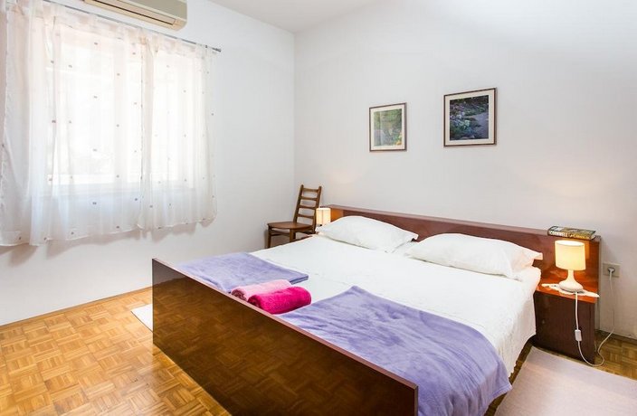 Rooms Batina
