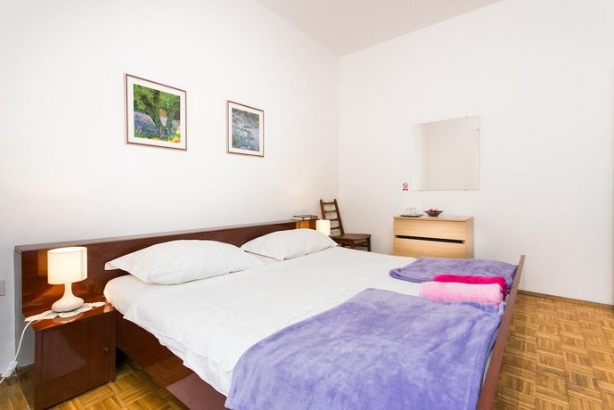 Rooms Batina