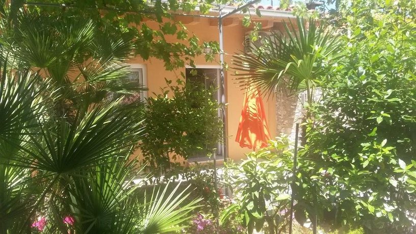 Eleonora Apartments