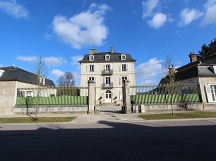 Au petit Chateau Bar-sur-Seine Chassenay d'Arce France thumbnail
