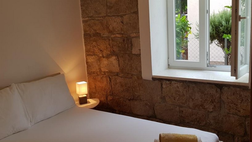 Stone Wall Apartments