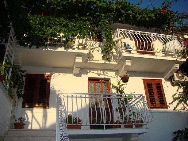 Studio Apartments Kuljis