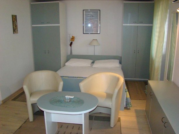 Studio Apartments Kuljis