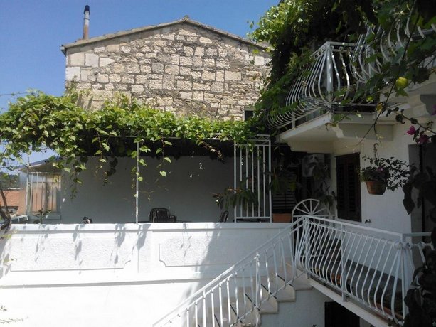 Studio Apartments Kuljis