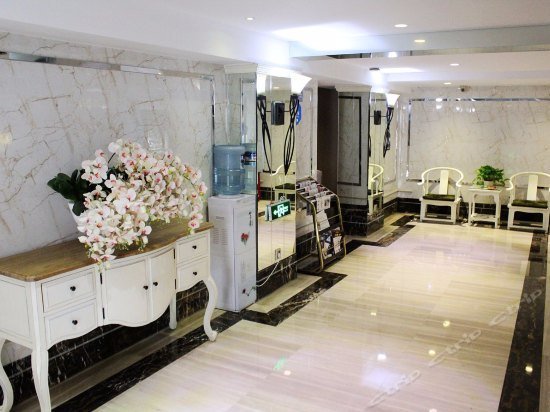 Youth Sunshine Hotel