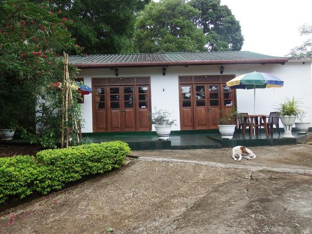 Welikande Hotel & Trekking center