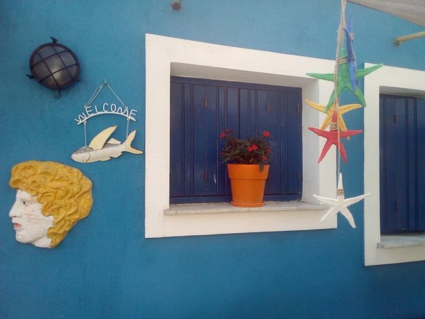 Manos Studios and Apartments