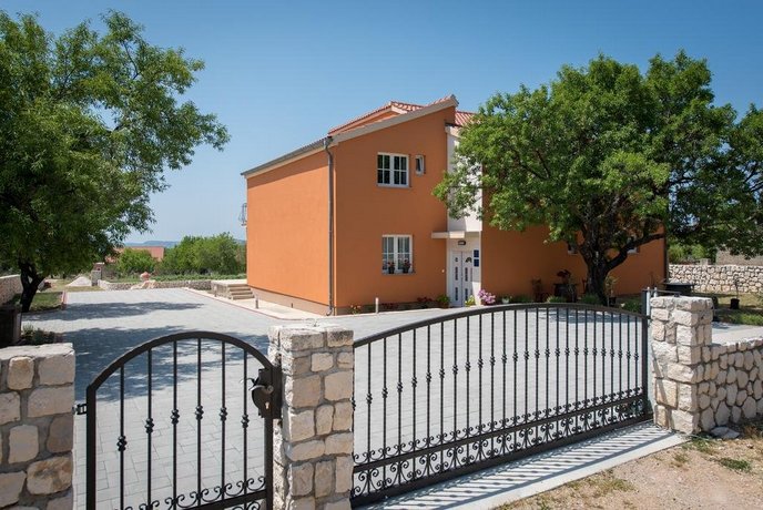 Apartments Vesna Skradin