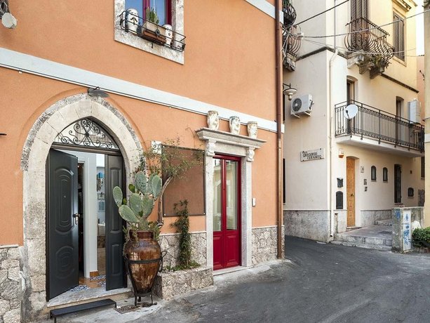 Miseria e Nobilta Taormina