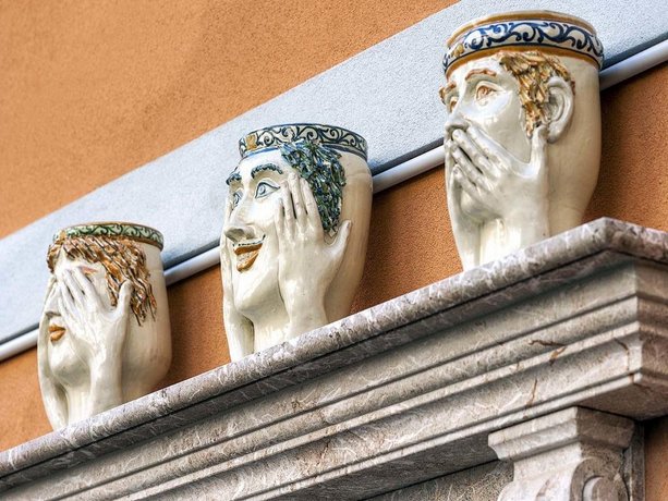 Miseria e Nobilta Taormina