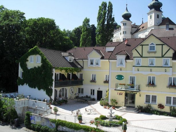 Landhotel Donautalblick Artstetten Castle Austria thumbnail