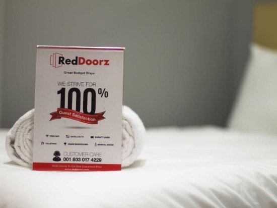 RedDoorz @ Legian Street