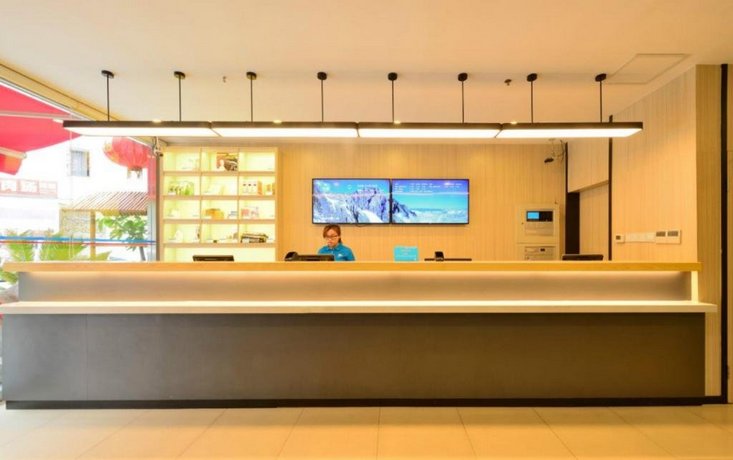 Hanting Express Chongqing Rongchang Pedestrain